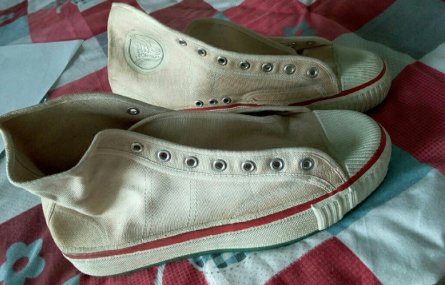 长沙人70年穿鞋往事：为何年轻学子们又穿高帮的球鞋了？