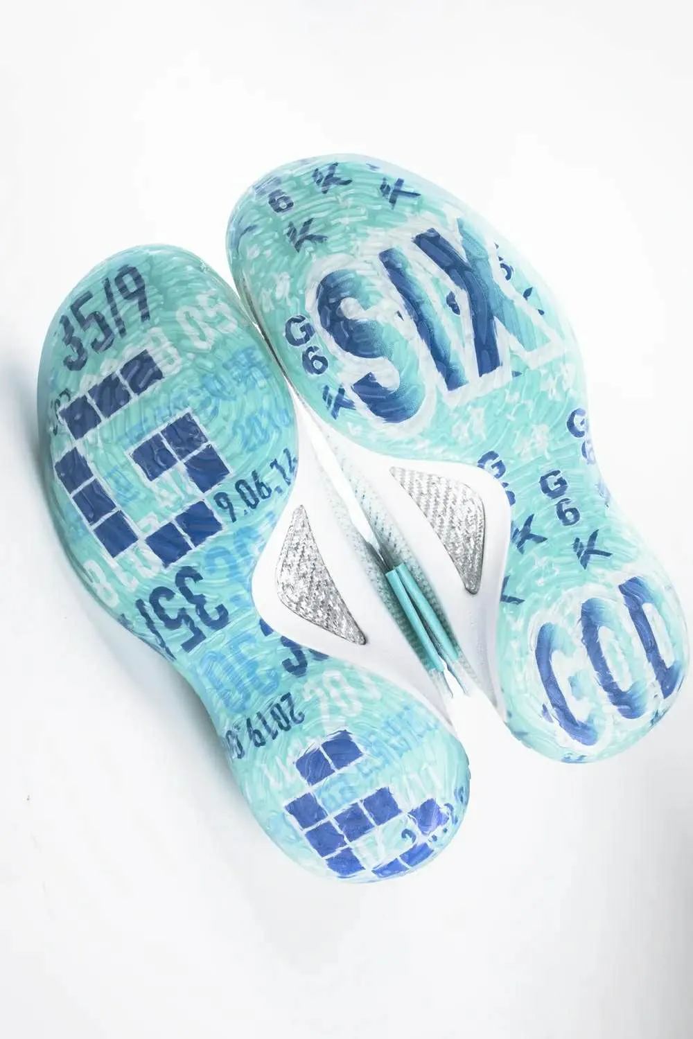 地摊经济卖鞋,地摊经济遇上球鞋