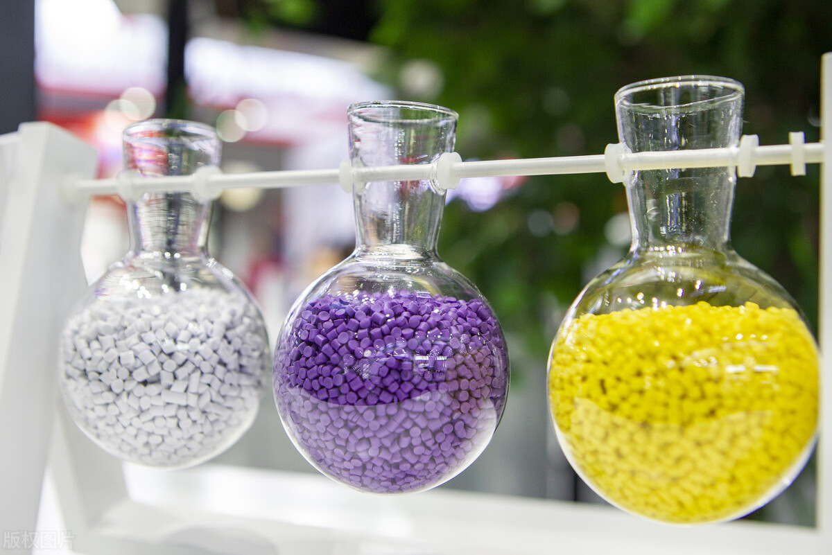 tpe是环保材料吗,TPE属于塑胶粒还是橡胶粒