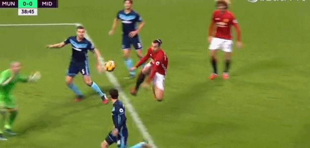 近10年世界足坛前5位中锋,第1实至名归,第5位是C罗最好的搭档