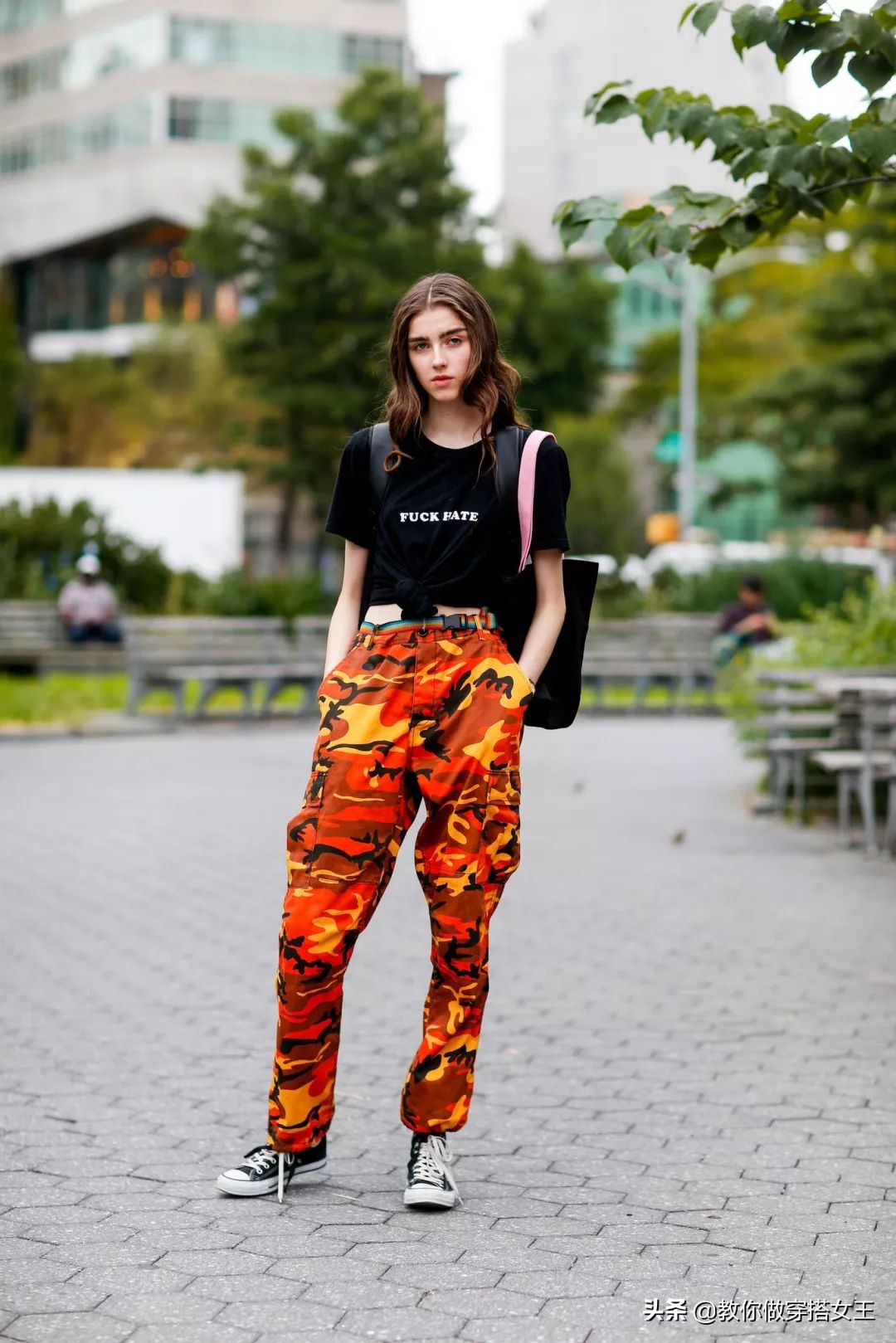 2020最潮搭配少不了这一条工装裤,初秋工装裤搭什么上衣
