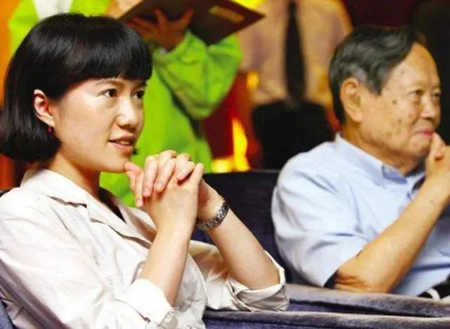 杨振宁对翁帆改嫁的事情怎么看呢,翁帆嫁给大自己54岁的杨振宁原因