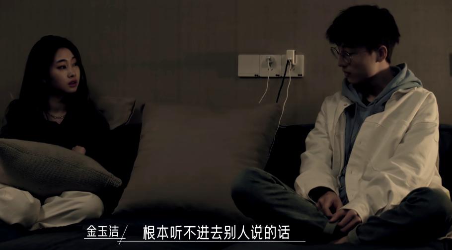 面对同一个单身暖男，两个高情商女人的不同选择