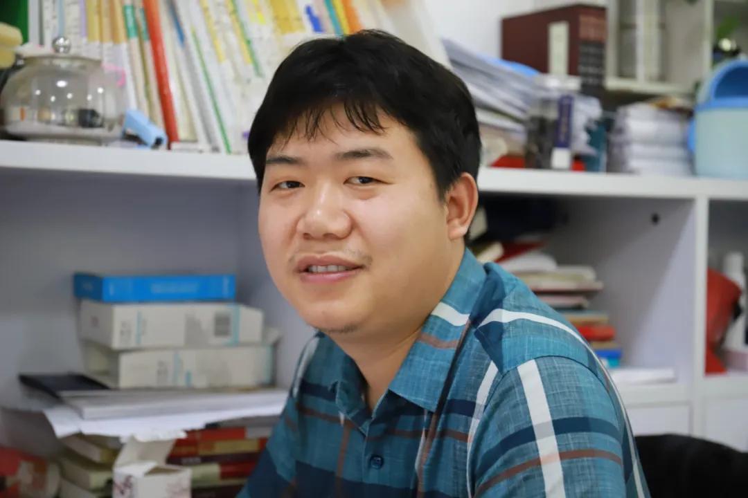 十堰市民感人视频,十堰市东风高中视频