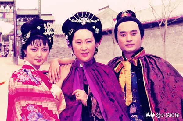 红楼梦中形容四大家族有钱的诗句,红楼梦以贾王史薛四大家族为背景