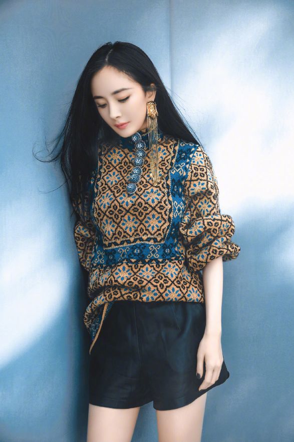 杨幂军装蜂腰,杨幂穿背心腰细腿长