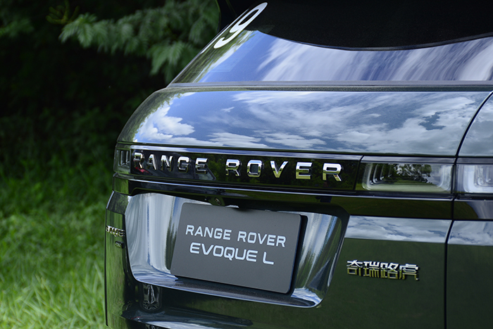 全系2.0t+8at,路虎揽胜极光l2024款对比揽胜运动