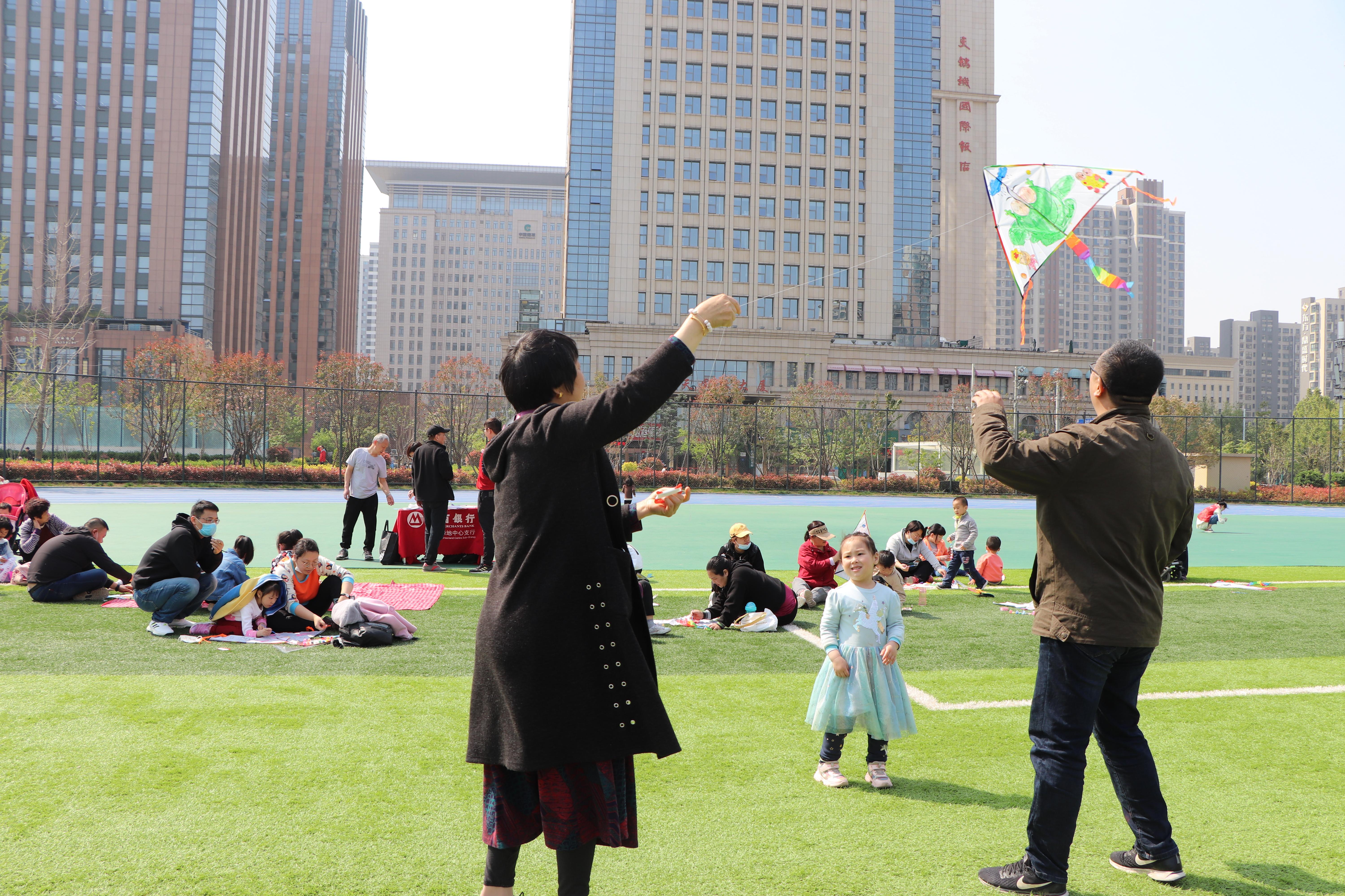 春季彩绘风筝亲子活动,社工站彩绘风筝亲子活动