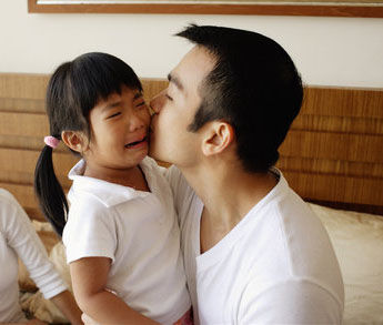 发现孩子偷拿别人家东西怎么教育,发现孩子偷拿家里东西怎么办