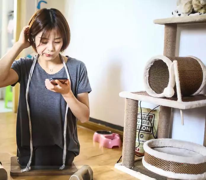 她3岁惨遭父母抛弃,无腿女孩截肢后被父母狠心遗弃