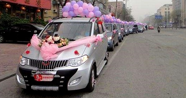 劳斯莱斯出一次婚车得多少钱,劳斯莱斯加长版婚车多少钱