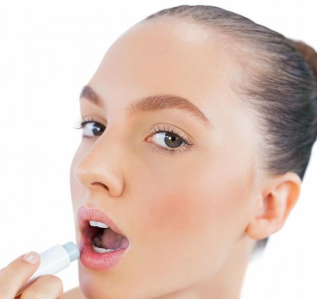 嘴唇总是干起皮是唇炎吗,嘴唇总是干燥起皮是有唇炎吗