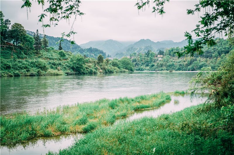 贵州旅游被带去银饰非遗传承馆,贵州千户苗寨银饰一条街