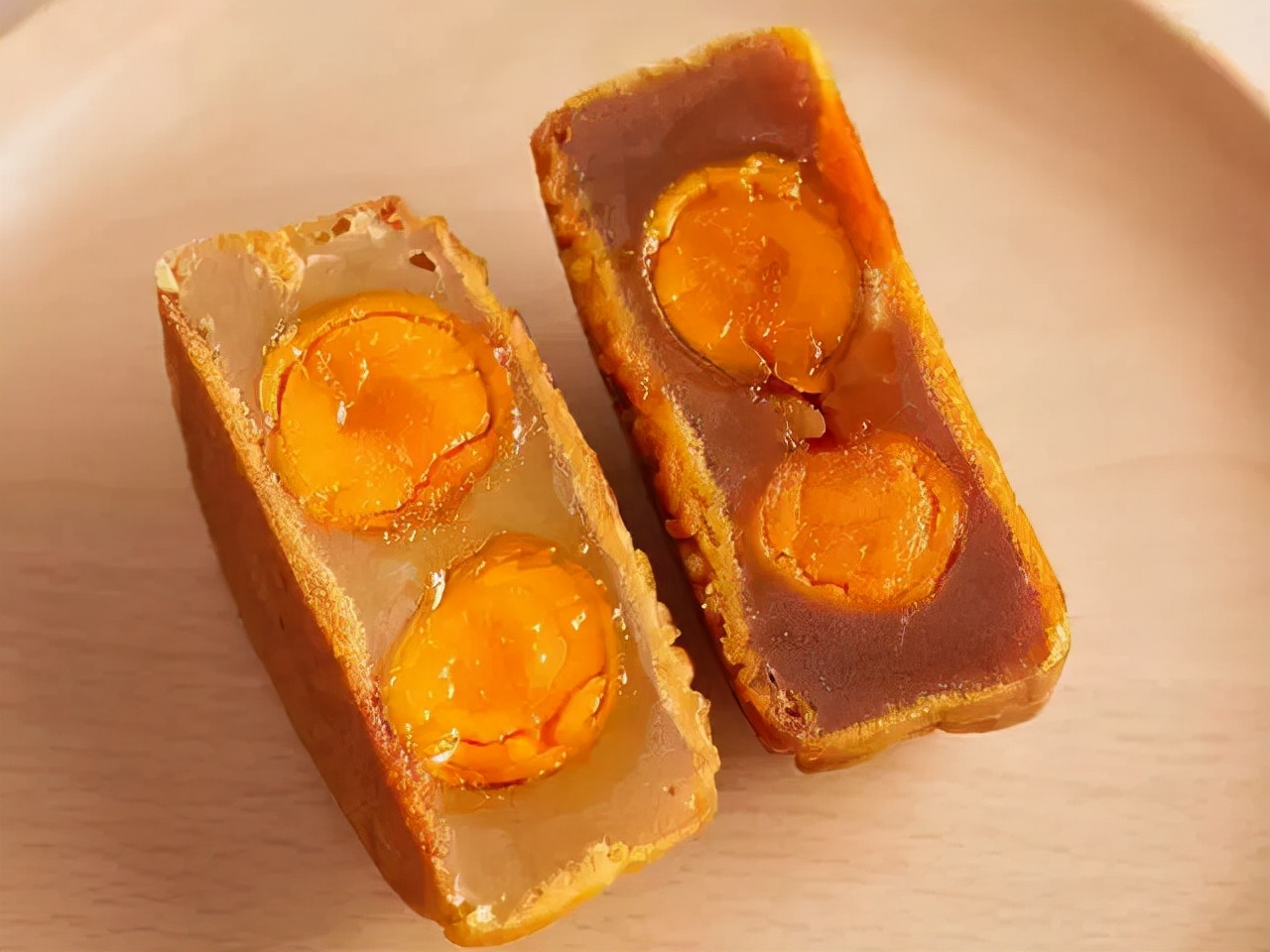 天津人排队买的月饼 (实拍天津人排队买月饼)