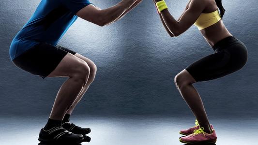 练习提臀对男性的好处,锻炼臀部深蹲