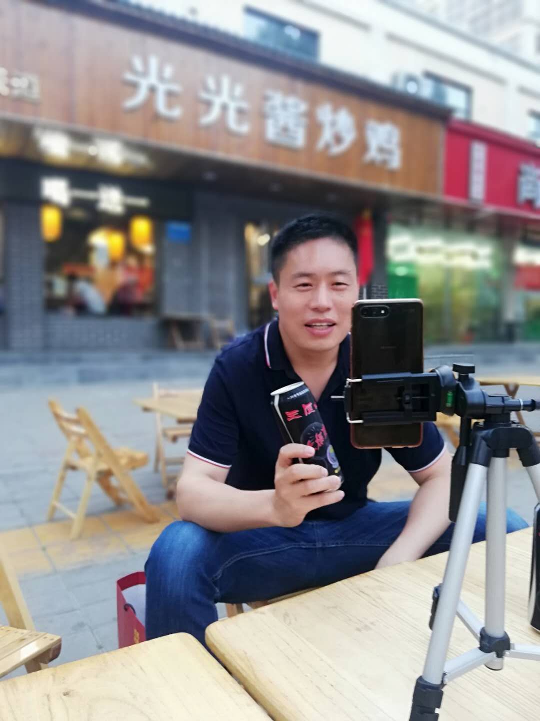 郑州十里铺街，来自于济源的知名炒鸡光光酱，味道果然可带劲儿啊