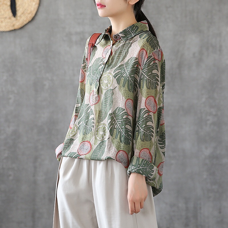 花衬衫搭配丹宁风裤,初秋衬衫的时髦穿搭