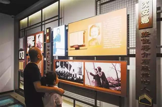 她潜伏敌营14年搜集大量情报