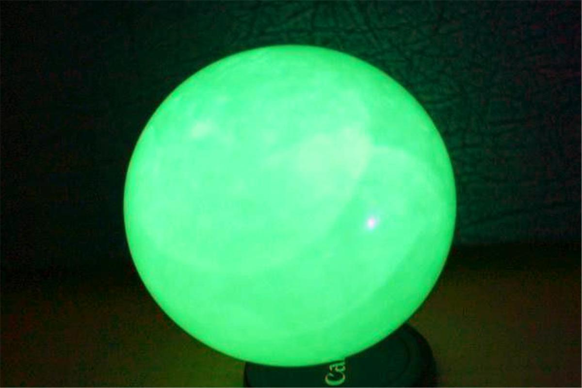 大姐带夜明珠鉴宝专家让上交,大姐戴500块的夜明珠鉴宝