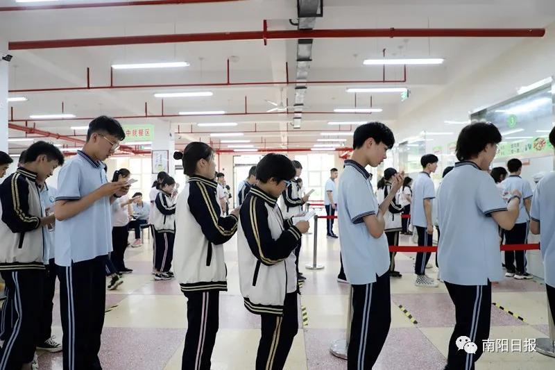 陪伴引领共同成长,南阳市第一完全学校全景校园