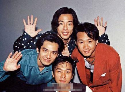 黄家驹葬礼叶世荣图片,黄家驹鼓手叶世荣