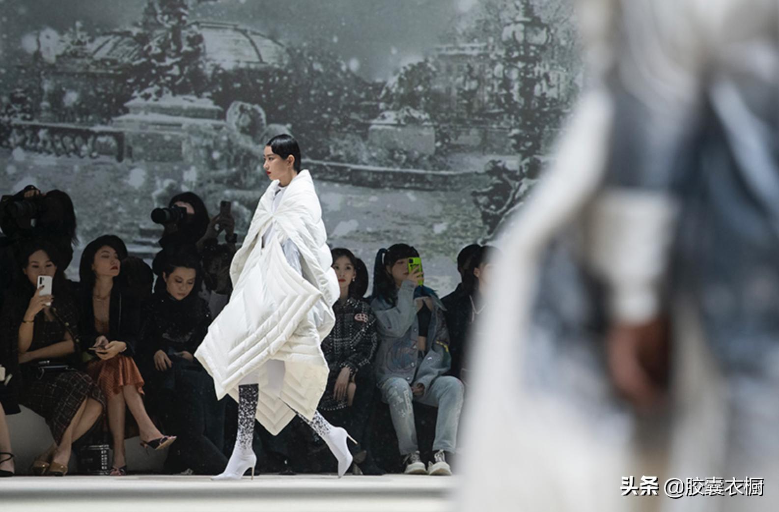 盟可睐羽绒服男款怎么选,盟可睐羽绒服一般价格