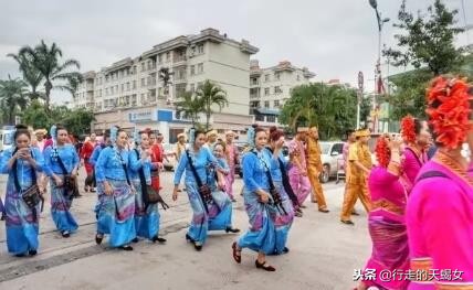 欢乐的泼水节鸟语花香,泼水节溢出的欢乐