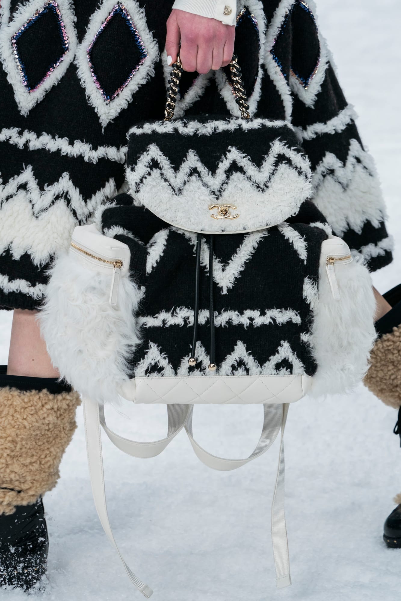 香奈儿2024春夏秀场包包,2021包包秋冬流行趋势走秀