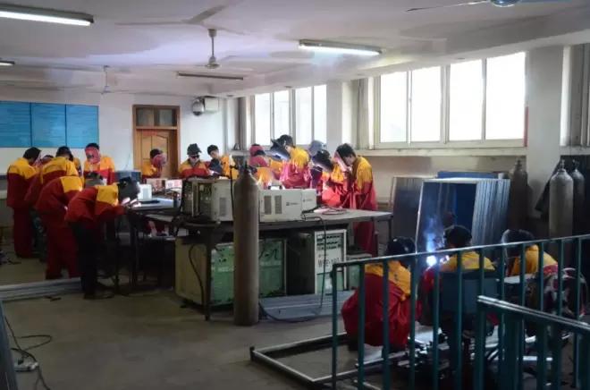 蓝翔毕业生工作现状,山东蓝翔毕业的学生一个月工资