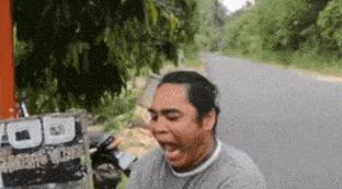 去按脚碰到前女友，怎么化解尴尬