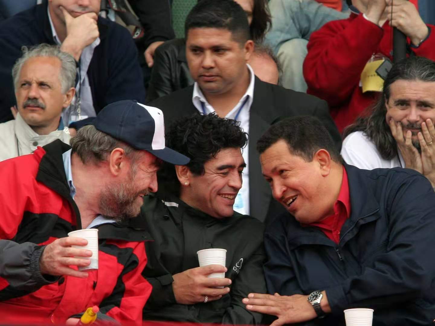 人物|马拉多纳：革命和*卡因可**