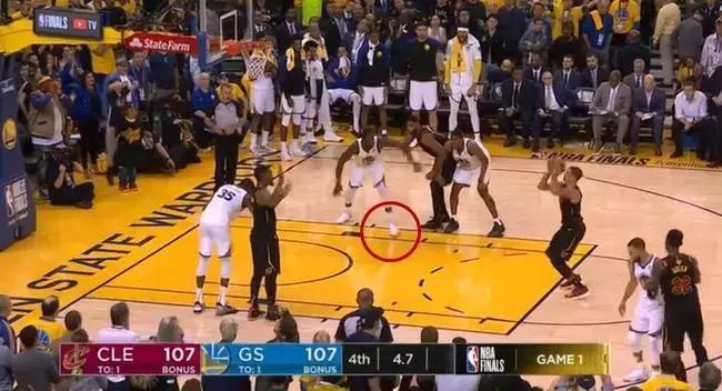 对裁判的抱怨视频,对裁判的判罚不满应该怎么办