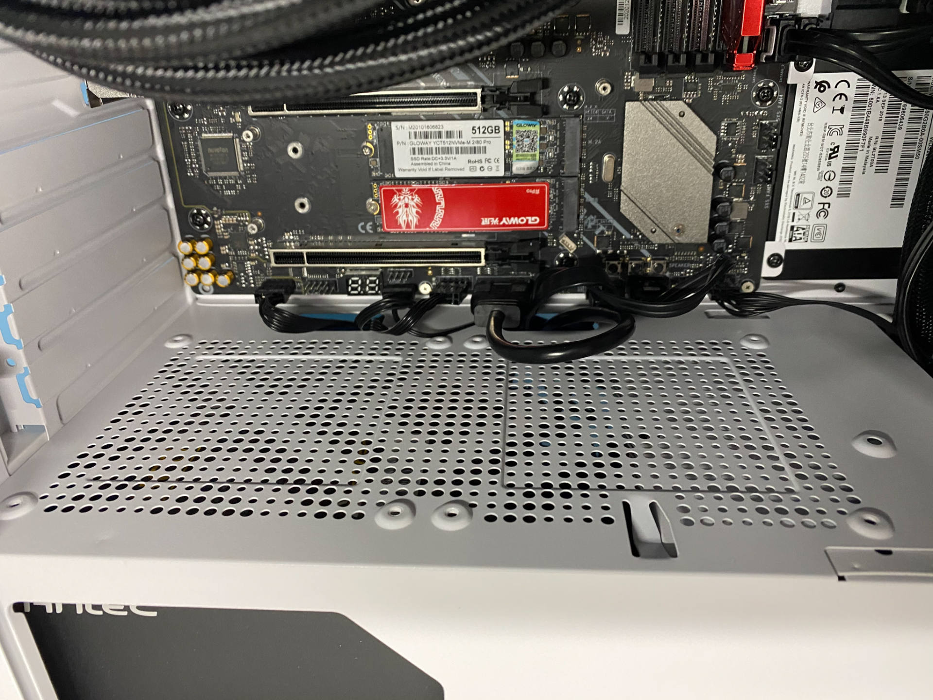 可以装240水冷的小机箱,一般什么配置电脑用水冷机箱