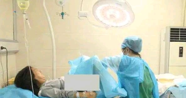 产妇分娩难产痛得大叫,产妇分娩大声喊叫