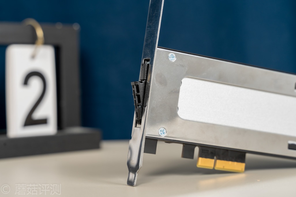 方便插拔，探索更多使用可能、ICYDock硬盘抽取盒PCI转M2评测