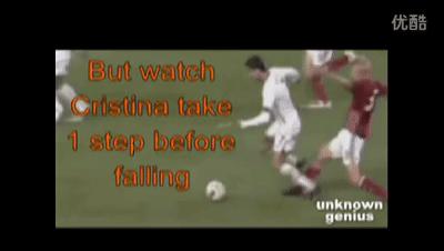 球王假装老人踢足球,内马尔假摔和c罗假摔哪个多