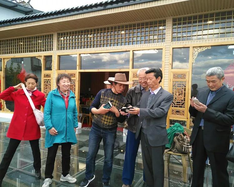 桃李不言下自成蹊今天大理人为他送行