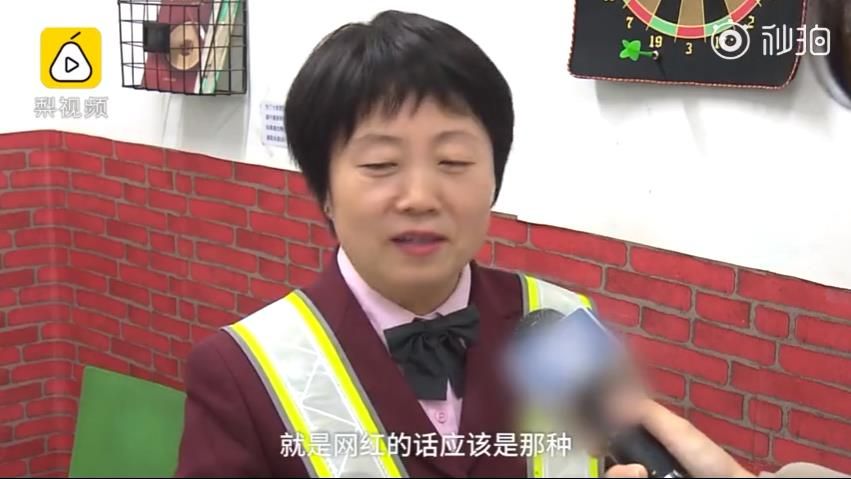 服务员阿姨高手在民间,高手在民间阿姨忘情冷雨夜