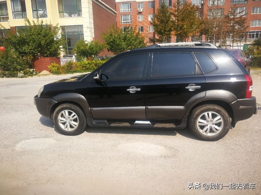 朋友花十多万买混动汽车,现代途胜08款二手价格