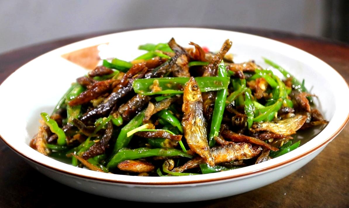 辣小鱼干最好吃的做法,小鱼干怎么做好吃又下饭