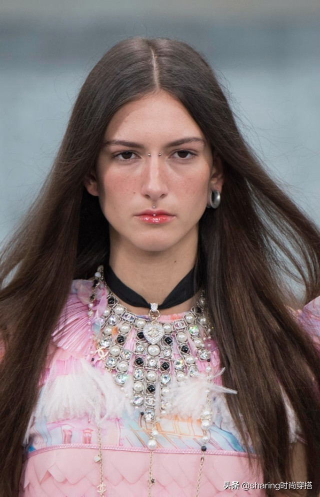 2020香奈儿秋冬发布会,chanel香奈儿早春走秀新款