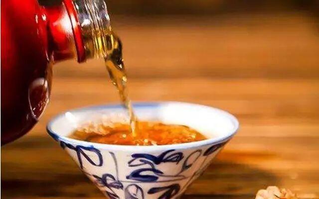 哪种粮食酒泡果酒最好,果酒酒曲酿造