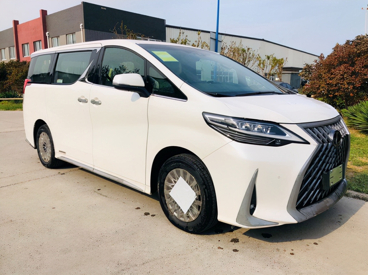 21款雷克萨斯LM300欧规台湾版白白