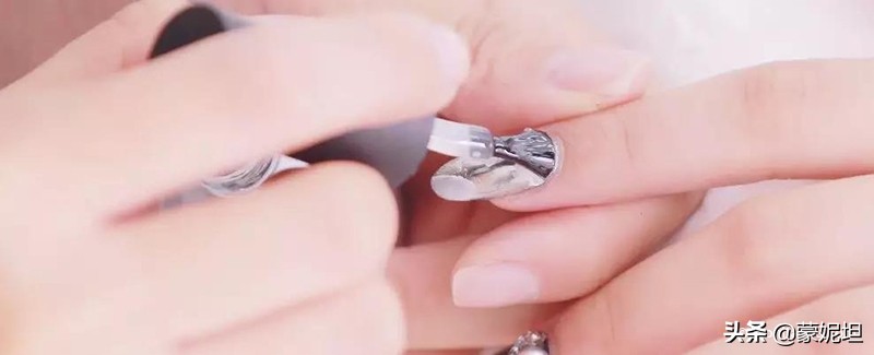 美甲手绘甲油胶简单图案,美甲彩绘新手入门教程上甲