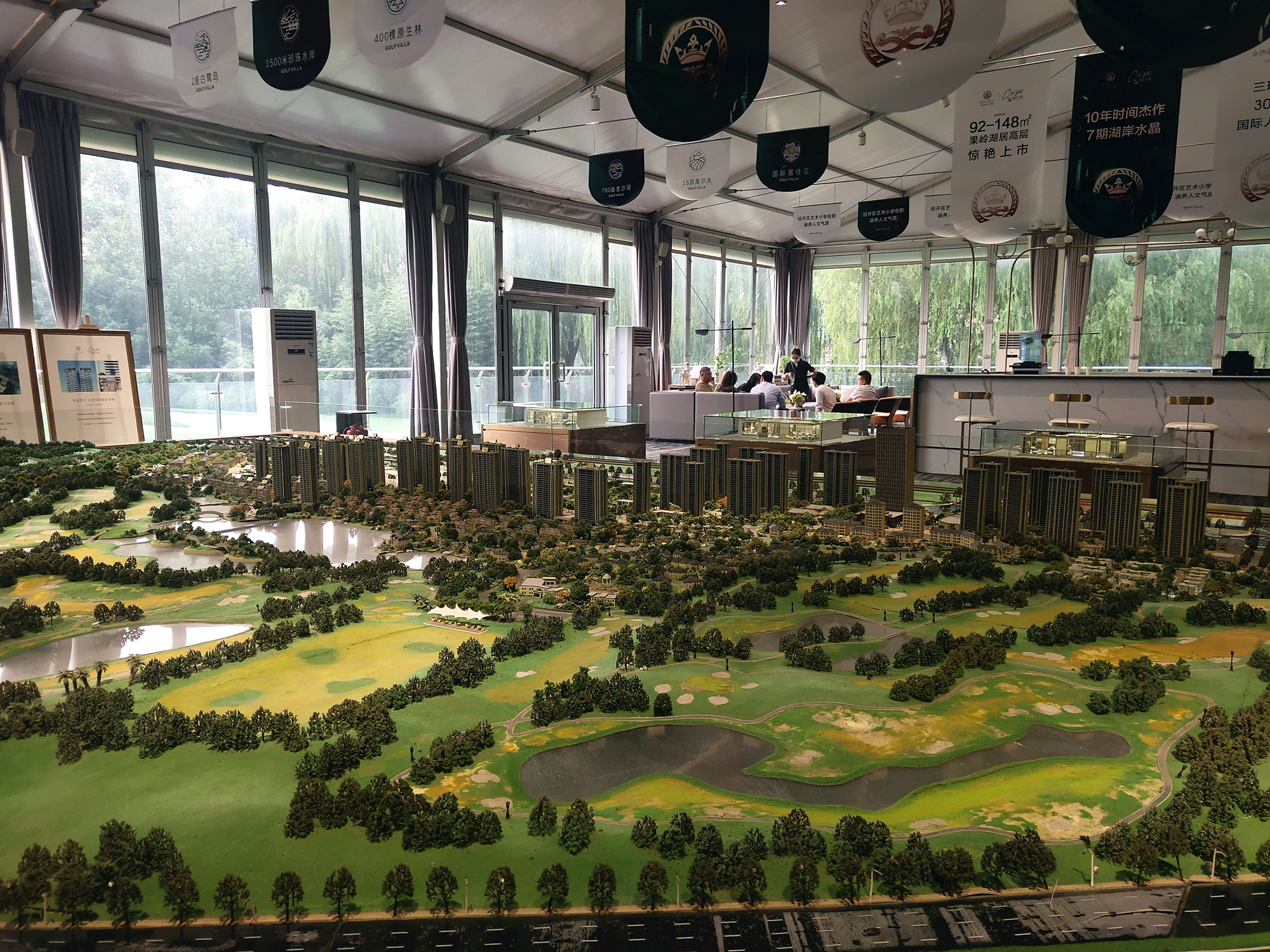 南三环龙湖值得买吗,南三环和南龙湖哪个好