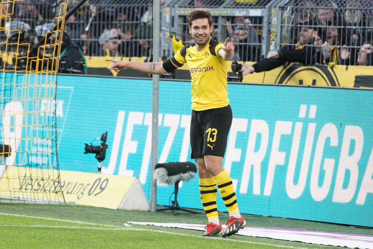 足坛历史第一左边后卫,来自足坛最佳前锋的压迫感