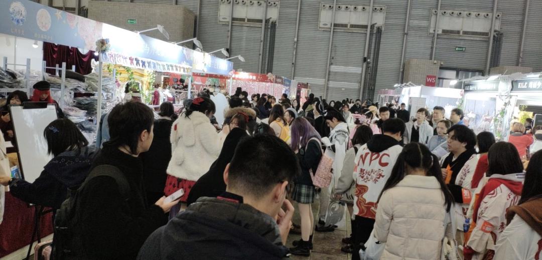 后浪新消费：从100炒到500，JK女孩正把穿过的裙子翻5倍卖出