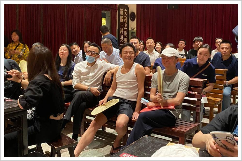 爱马仕旁炸臭豆腐,在爱马仕旁边炸臭豆腐