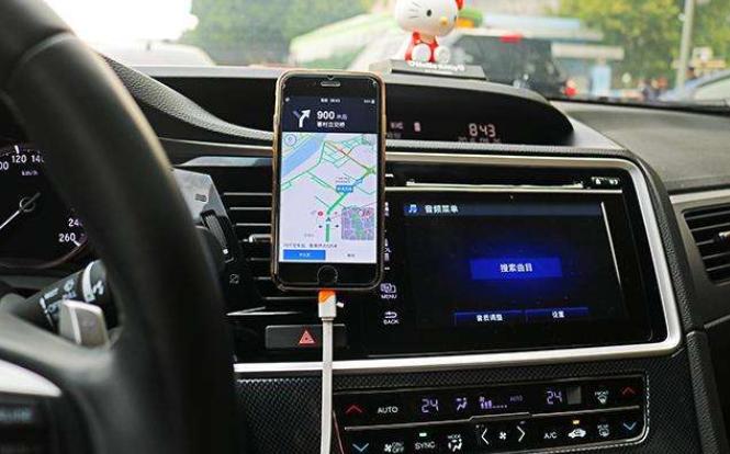 开车看手机导航太危险,开车看导航很累是什么原因