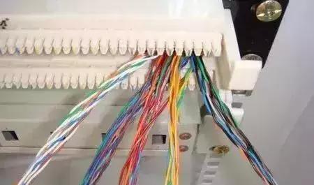 110配线架内部是如何导通的,110型语音配线架工作原理